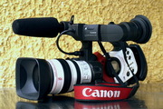 Профессиональная компактная видеокамера Canon XL1