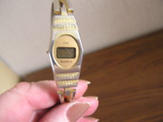 Винтажные электронные женские часы с браслетом
